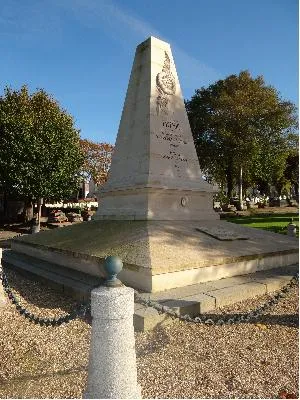 Monument aux morts 1870-1871 dans le cimetière Ste Marie