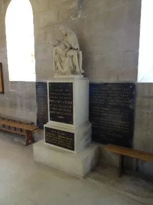 Monuments aux morts de l'église d'Étretat
