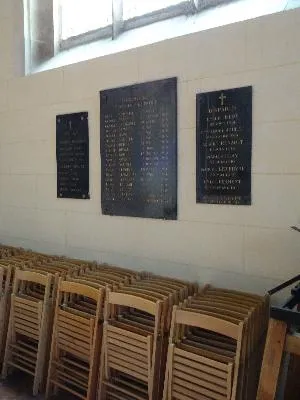 Plaques aux morts de l'église d'Isneauville