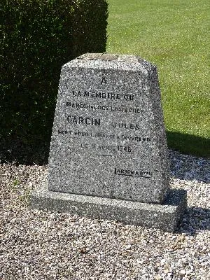 Monument Jules Garcin de Douvrend