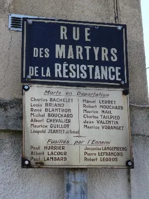 Plaque de la rue des Martyrs de la Résistance à Grand-Quevilly