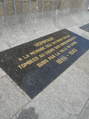 Plaque aux Victimes civiles sur le Monument aux morts du Havre