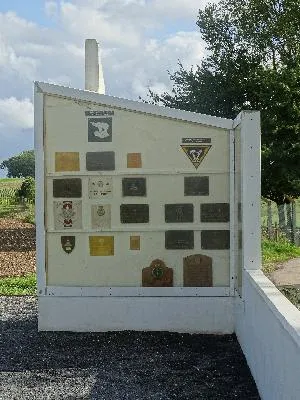 Panneaux commémoratifs des unités Britanniques à Fontaine-la-Mallet