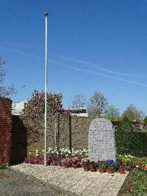 Stèle 1939-1945 du cimetière du Madrillet à Saint-Étienne-du-Rouvray