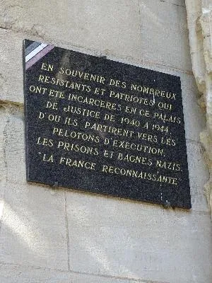 Plaque aux Résistants du Palais de Justice de Rouen