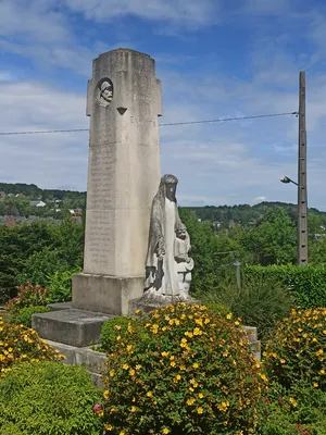 Monument aux Morts du cimetière d'Aumale