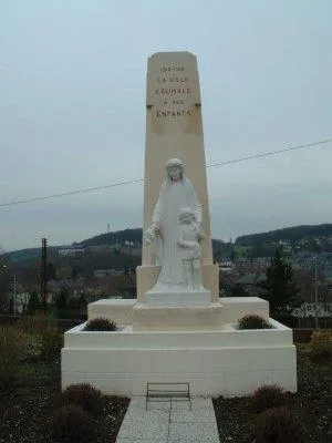 Monument aux morts du cimetière d'Aumale