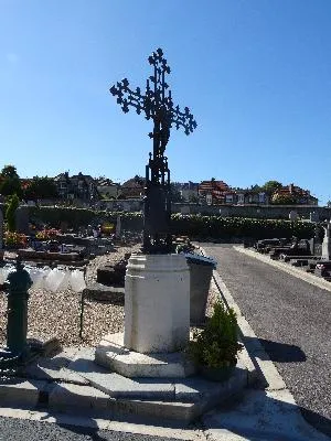 Croix N°2 de cimetière de Grand-Couronne