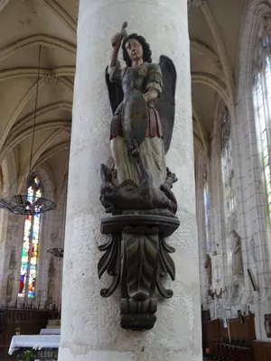 groupe sculpté : Saint Michel