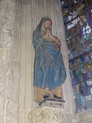 statue : Vierge de calvaire désignée comme sainte Anne