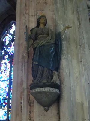 statue : Sainte Geneviève