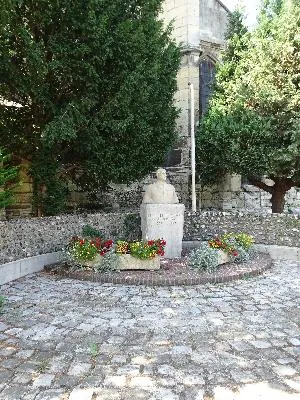 Statue de Lattre de Tassigny à Darnétal