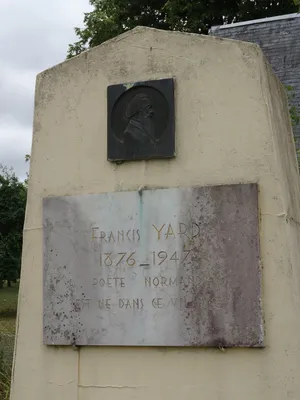 Stèle Francis Yard à Boissay