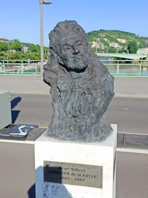 Statue de René-Robert Cavelier de La Salle sur le Pont Boieldieu à Rouen