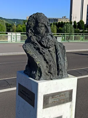 Buste de Marco Polo sur le Pont Boieldieu à Rouen