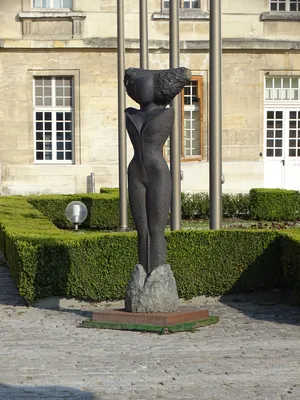 Statue de l'Hôtel de Région Normandie à Rouen