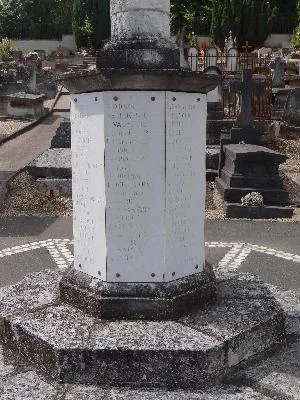 Monument aux morts du cimetière de Pavilly