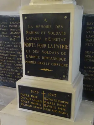Monuments aux morts de l'église d'Étretat