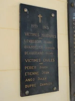 Plaques aux morts de l'église d'Isneauville