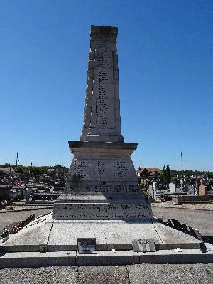 Monument aux morts du cimetière d'Oissel