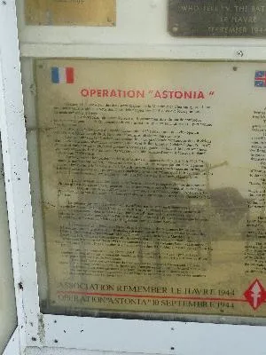 Panneaux commémoratifs des unités Britanniques à Fontaine-la-Mallet