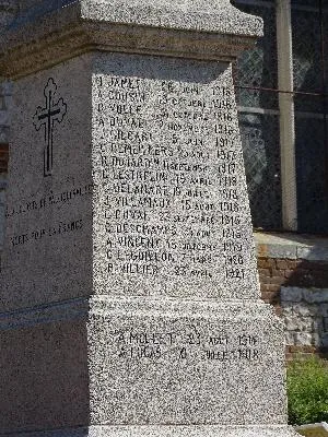 Monument aux Morts du cimetière de Valliquerville