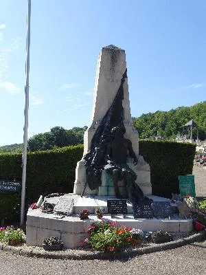 Monument aux Morts du Cimetière Saint-Jean d'Elbeuf-sur-Seine
