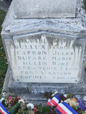 Monument aux Morts du Mesnil-sous-Jumièges