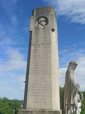 Monument aux Morts du cimetière d'Aumale