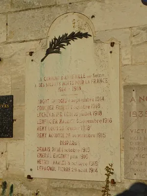 Plaques aux Morts de l'Église Notre-Dame-de-l'Assomption à Anneville-Ambourville