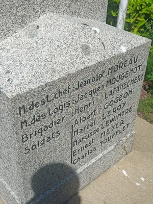 Monument du 10 juin 1940 à Tôtes