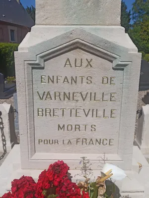 Monument aux Morts de Varneville-Bretteville