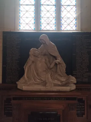 Monument aux Morts de l'Église Notre-Dame de l'Assomption à Fontaine-le-Bourg