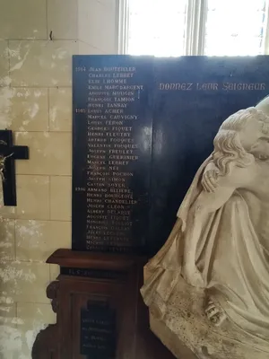 Monument aux Morts de l'Église Notre-Dame de l'Assomption à Fontaine-le-Bourg