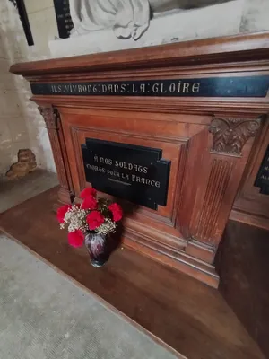 Monument aux Morts de l'Église Notre-Dame de l'Assomption à Fontaine-le-Bourg