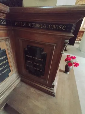 Monument aux Morts de l'Église Notre-Dame de l'Assomption à Fontaine-le-Bourg