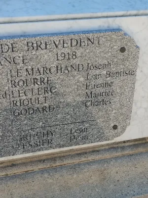 Monument aux Morts de Saint-Laurent-de-Brèvedent