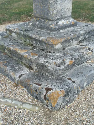 Calvaire de l'Église Saint-Valentin à Jumièges