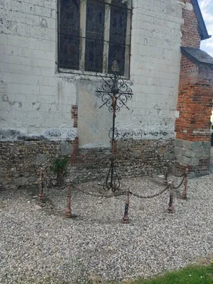 Croix de l'Église Saint-Pierre et Saint-Paul à Fallencourt