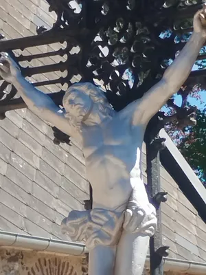 Croix de l'Église Saint-Nicolas à Ménonval