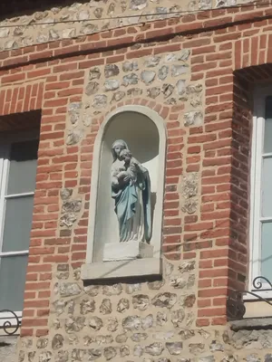 Statue de la Vierge à Doudeville