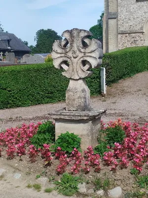 Croix de l'Église Notre-Dame à Rocquefort