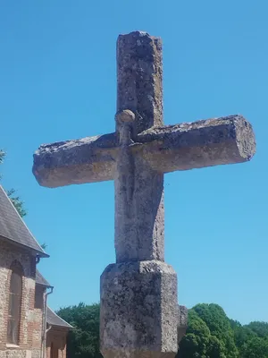Croix de l'Église Saint-Martin à Routes