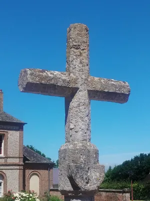 Croix de l'Église Saint-Martin à Routes