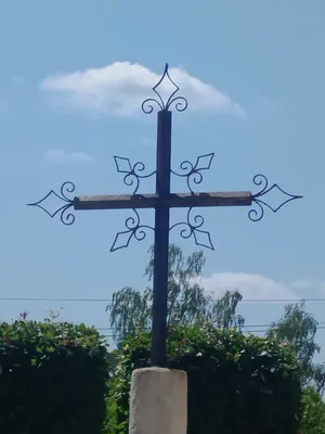 Croix du cimetière d'Hénouville