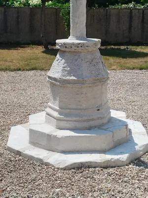 Croix du cimetière d'Hénouville