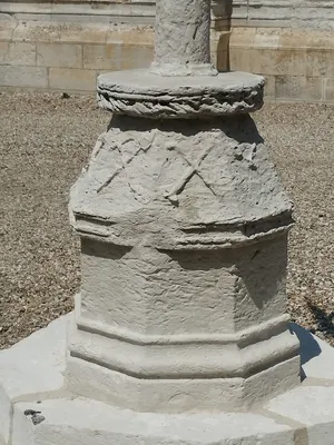Croix du cimetière d'Hénouville