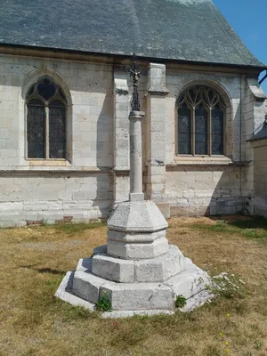 Croix de l'Église Saint-Pierre à Saint-Pierre-de-Manneville