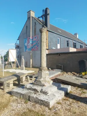 Calvaire de l'Église Saint-Ouen à Saint-Ouen-du-Breuil