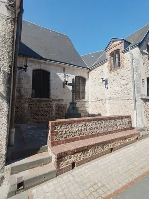 Croix de l'Église Notre-Dame de la Consolation à Gonfreville-l'Orcher